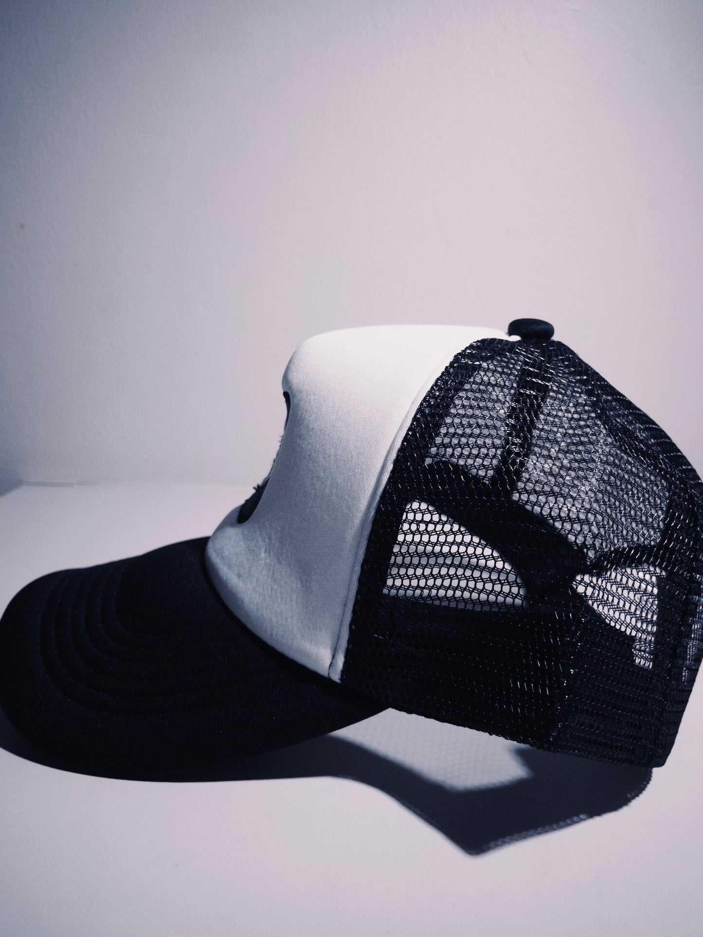 B&W TRUCKER HAT